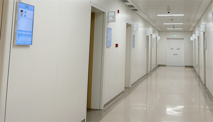 容大彩晶門診信息屏：為婦幼保健院構建全場景就診信息中樞